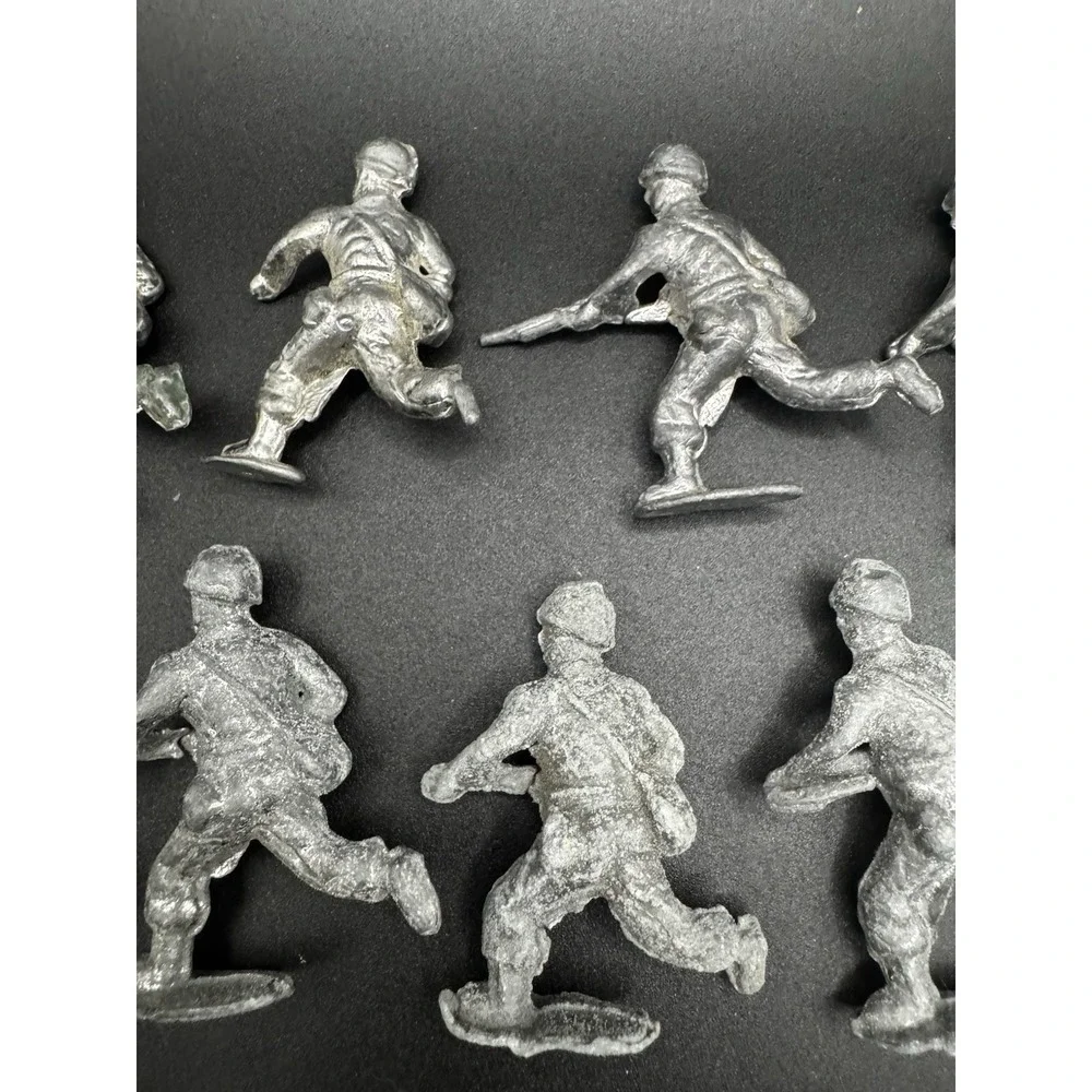 Lot Of 17 Vintage 1940 Metal Army Men -‎ 2